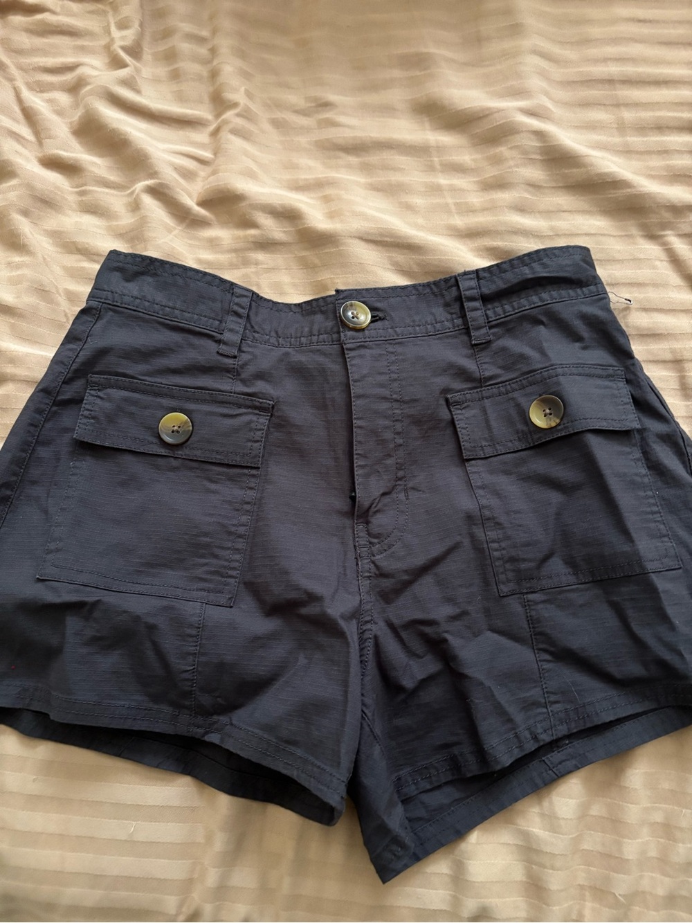 Vuori soft black High-Waist Button Pocket Shorts